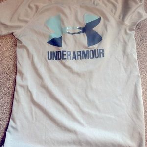Girls underarmour shirt size medium. Like new.